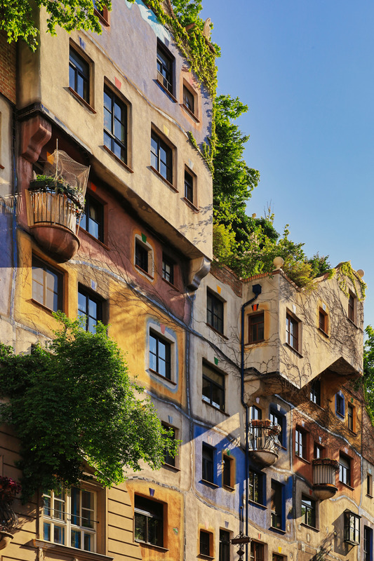 Zelenilo na fasadama u starijem dijelu Beča, u Austriji